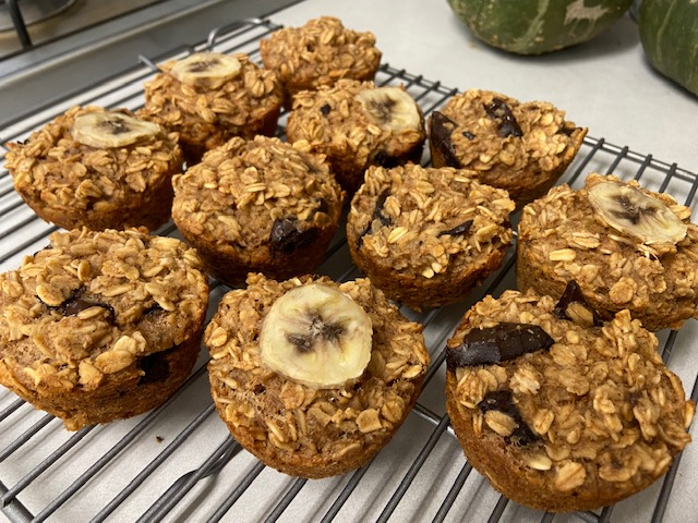 Almond Butter Chocolate Chip Oatmeal Cups